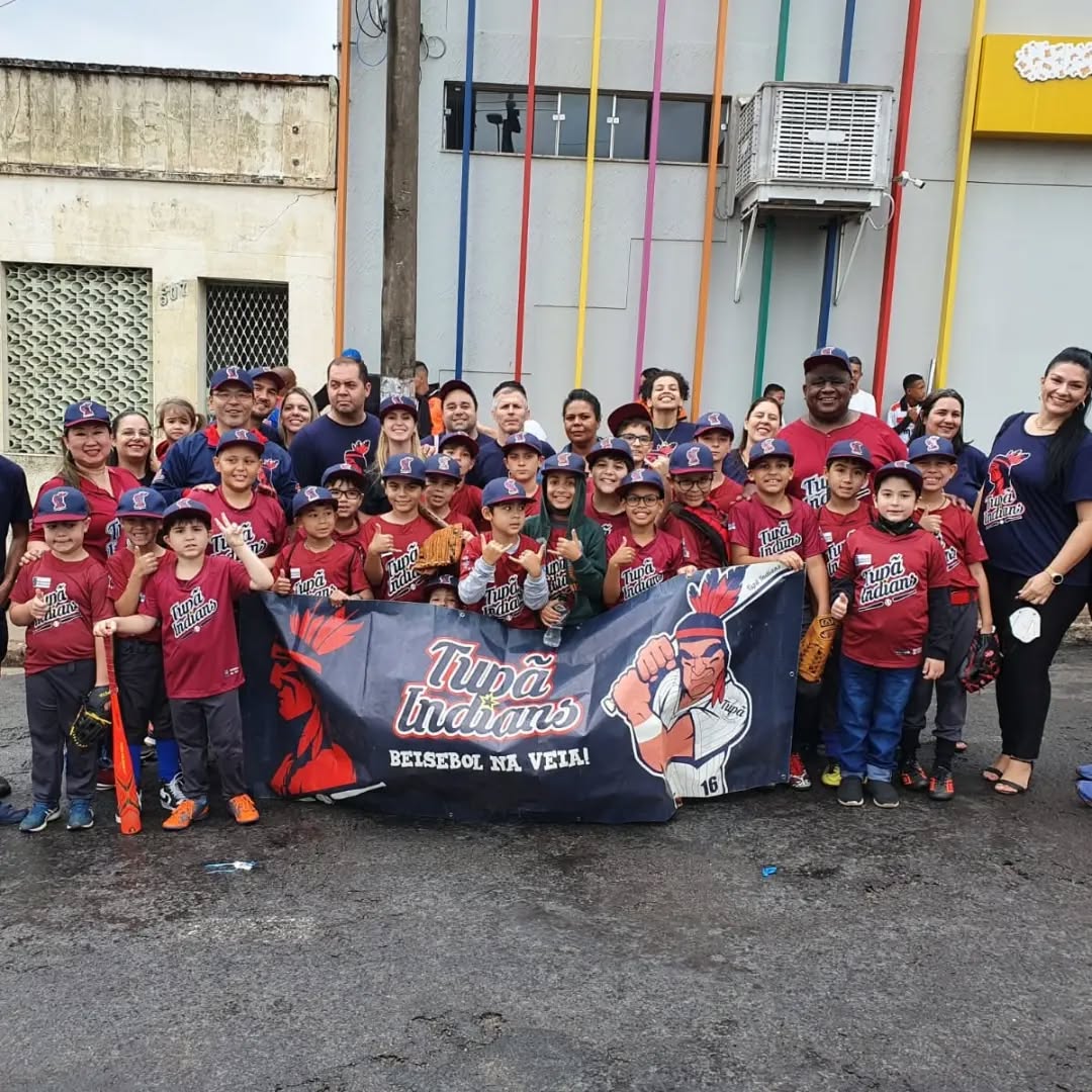 Time de baseball do Kaikan em campo
