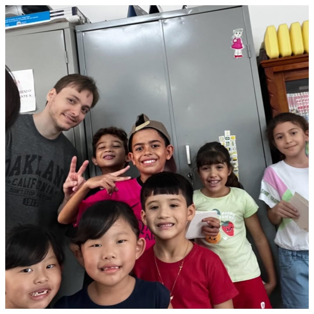 Alunos na aula de japonês